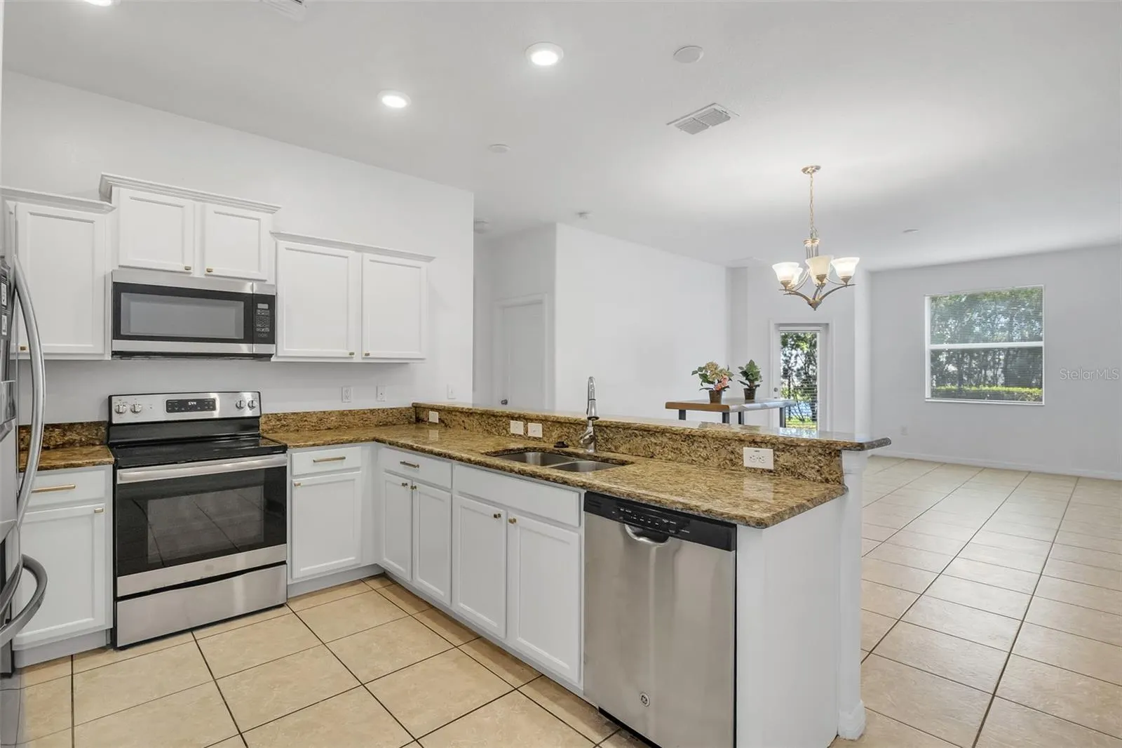 3610 RODRICK CIR