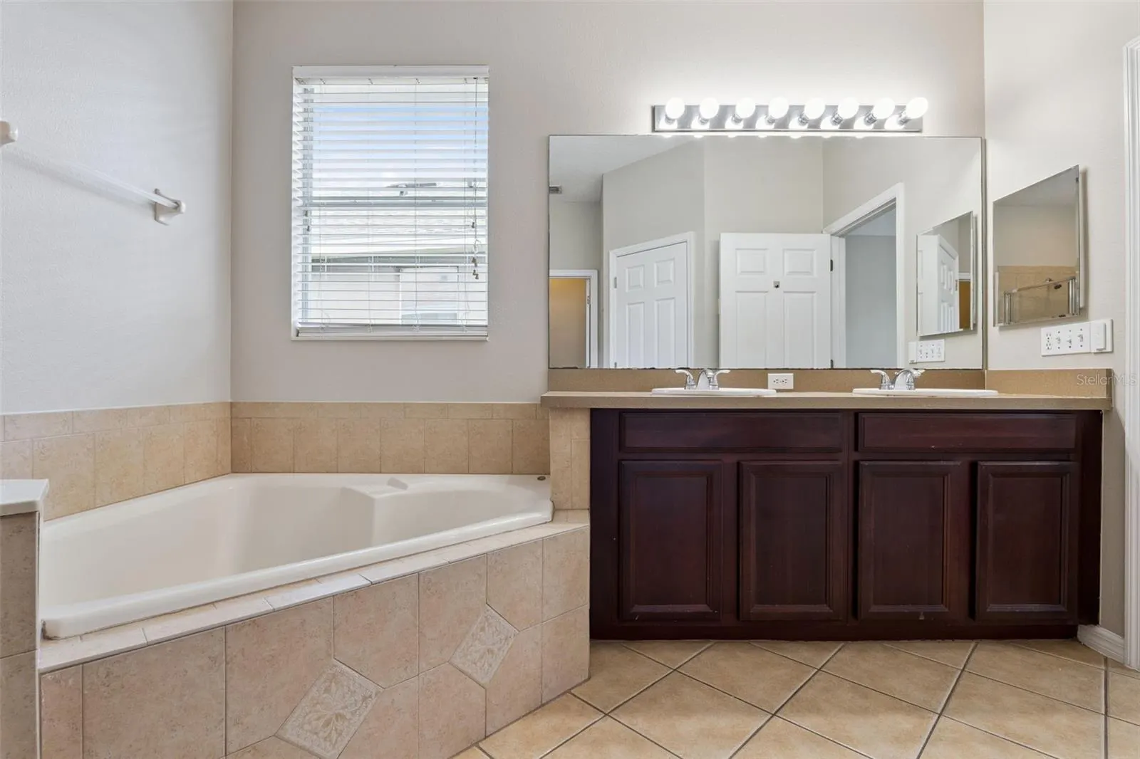 9957 CYPRESS VINE DR