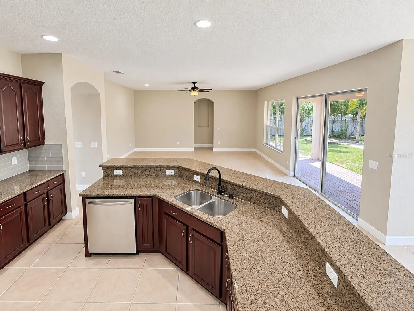 3915 SHOREVIEW DR