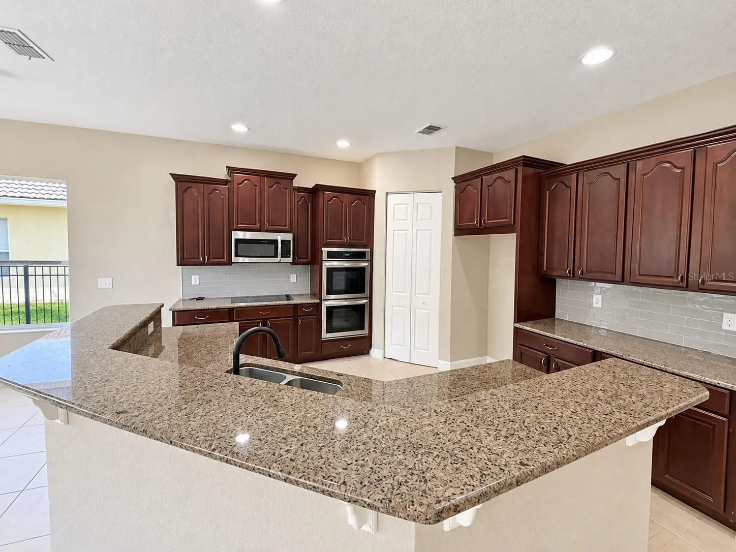 3915 SHOREVIEW DR