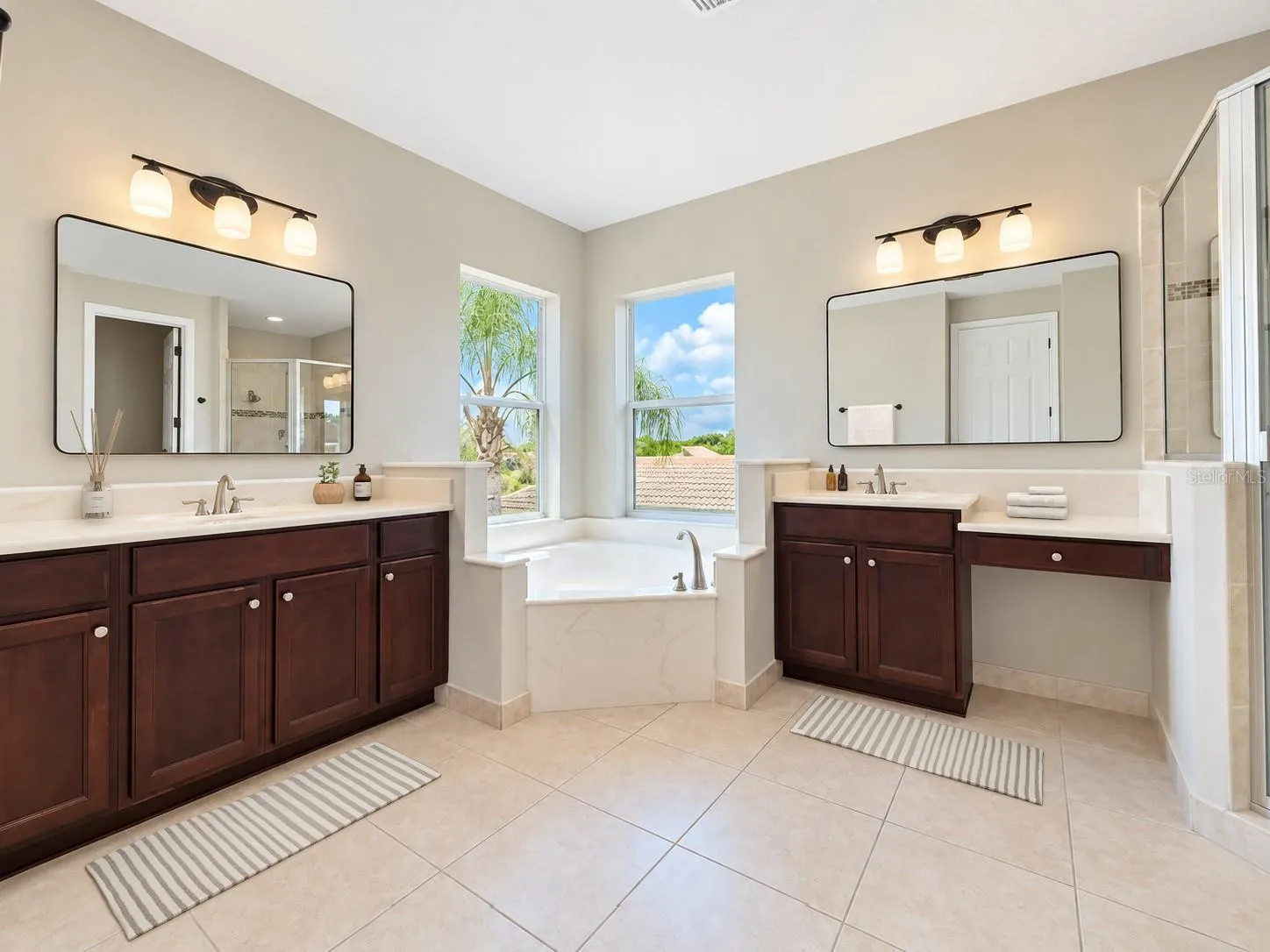3915 SHOREVIEW DR