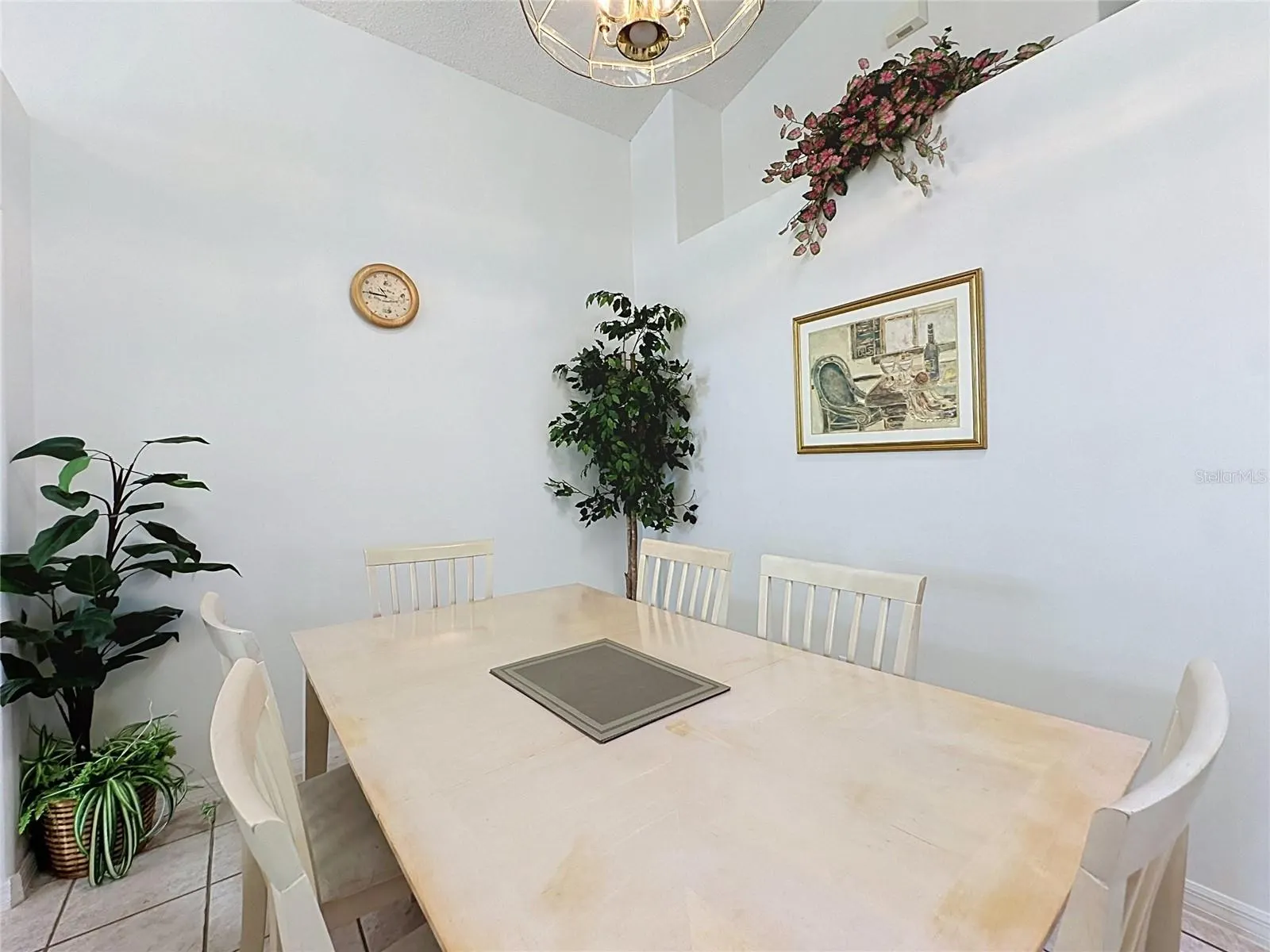 2647 ONEIDA LOOP