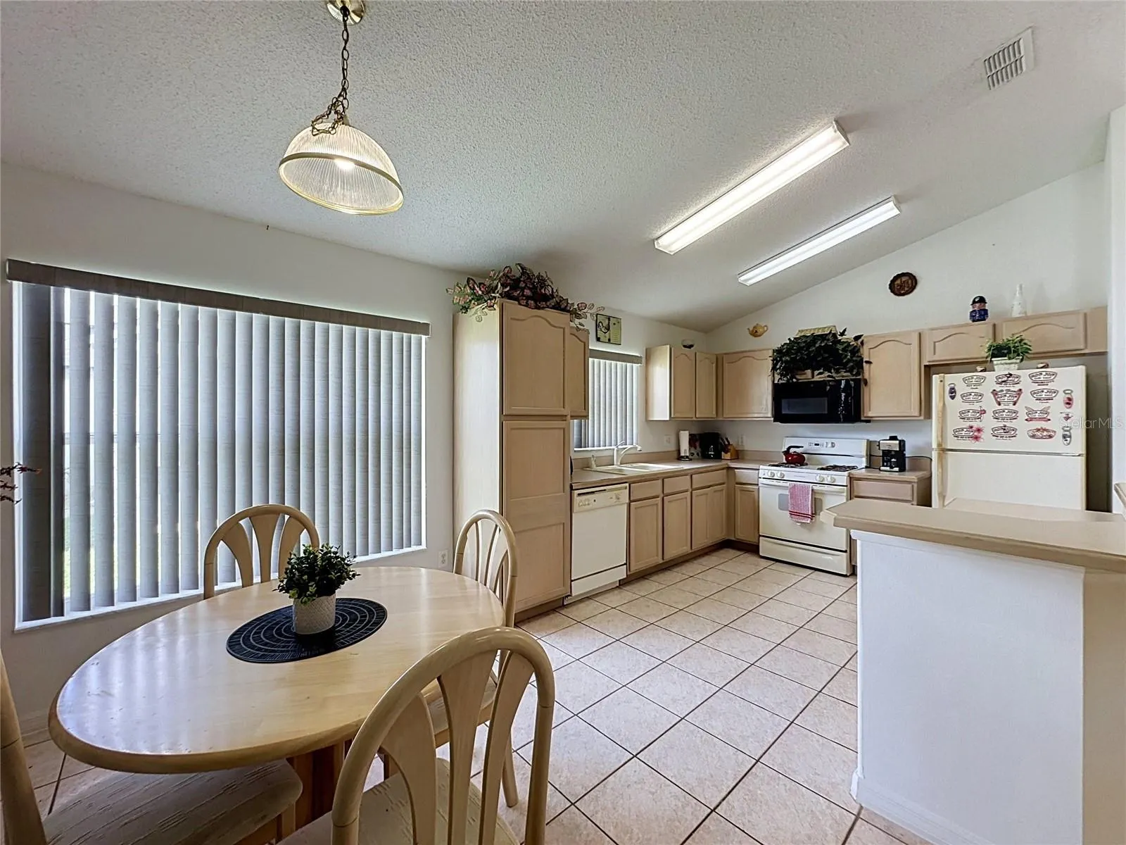 2647 ONEIDA LOOP