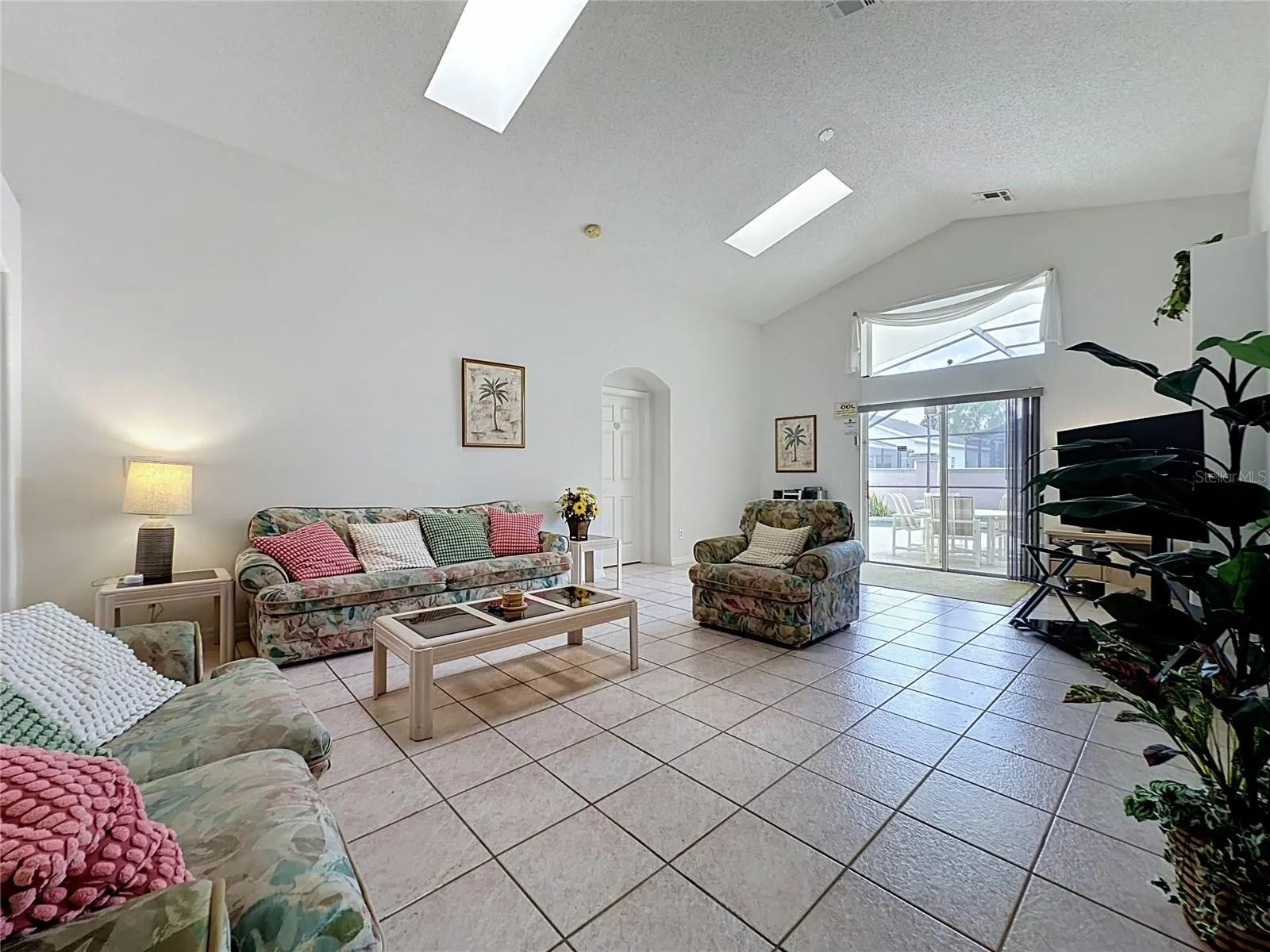 2647 ONEIDA LOOP