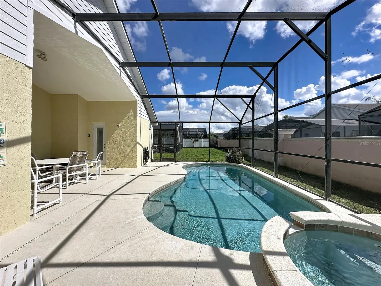 2647 ONEIDA LOOP