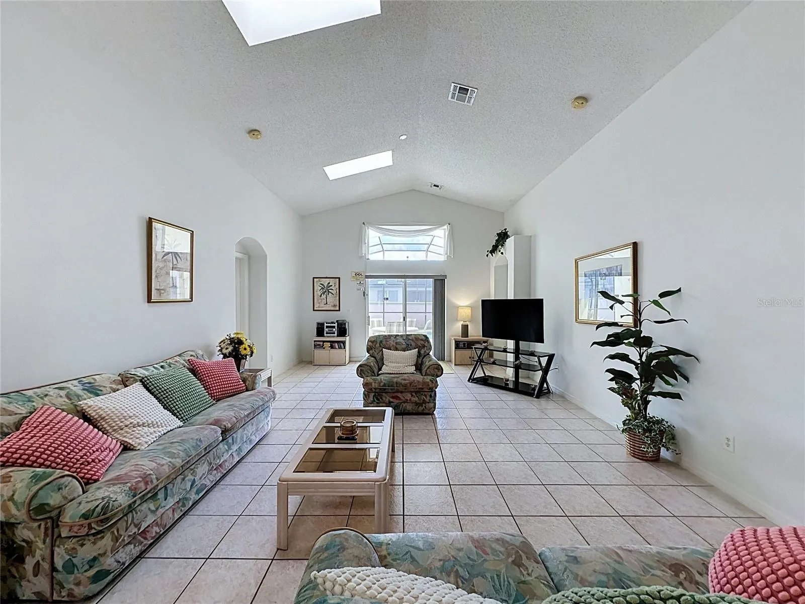 2647 ONEIDA LOOP