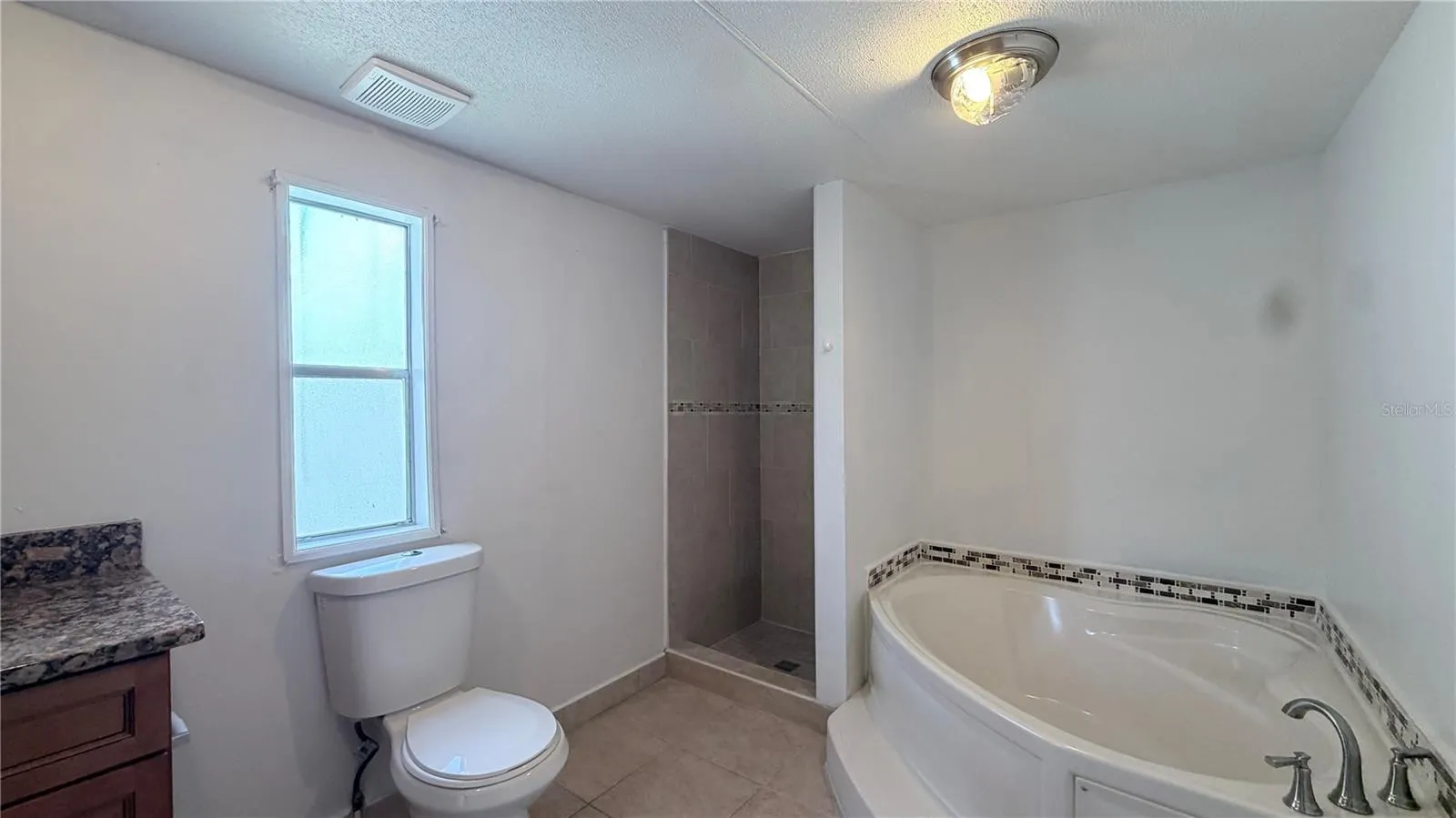 821 NAVAJO DR