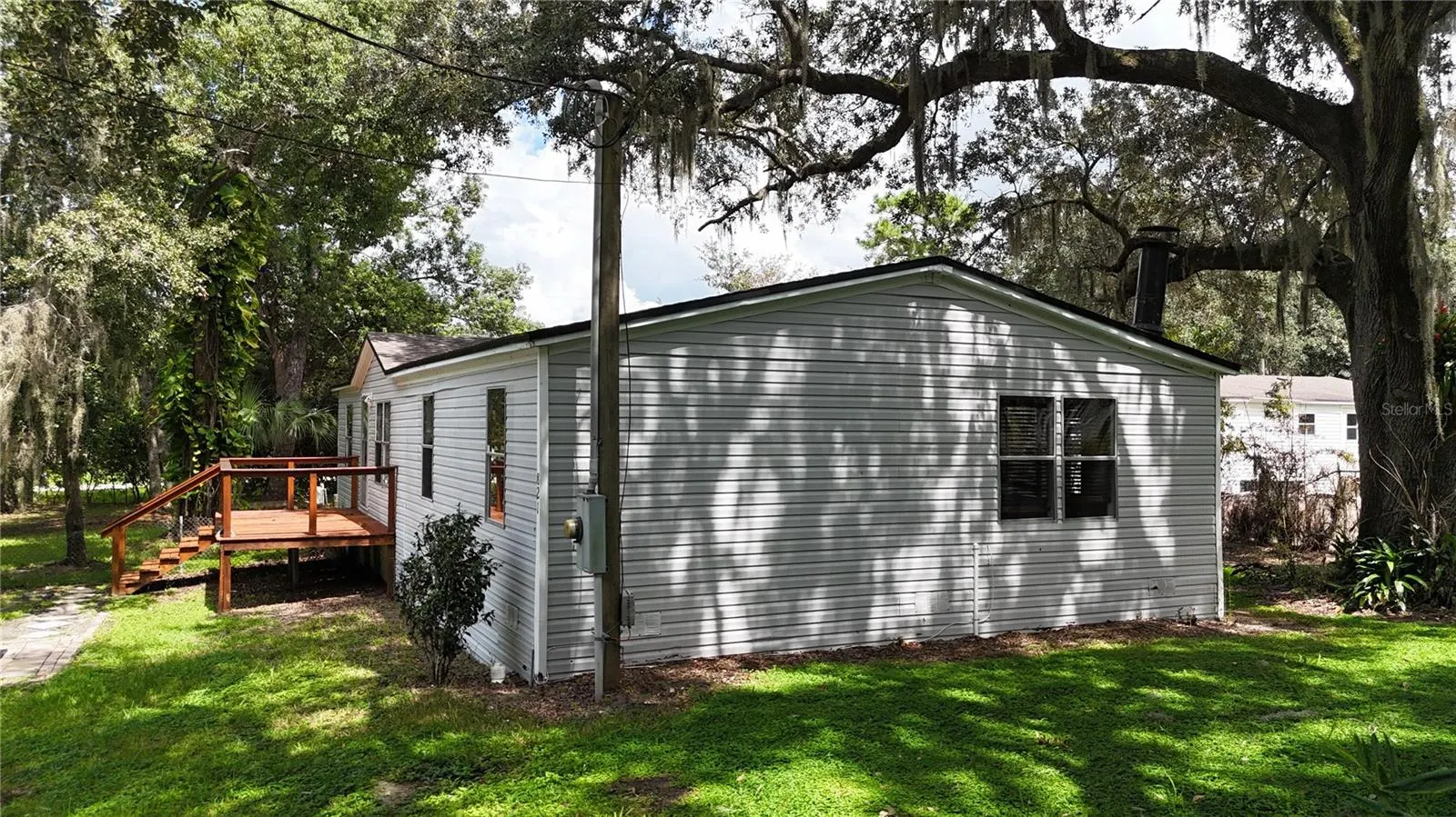 821 NAVAJO DR