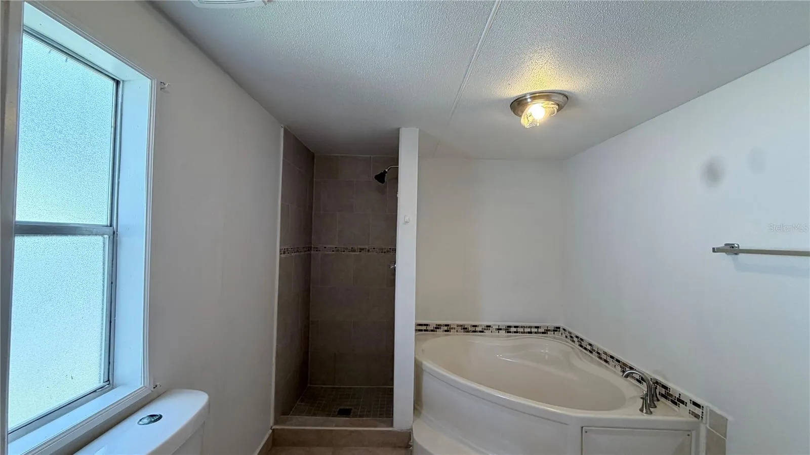 821 NAVAJO DR