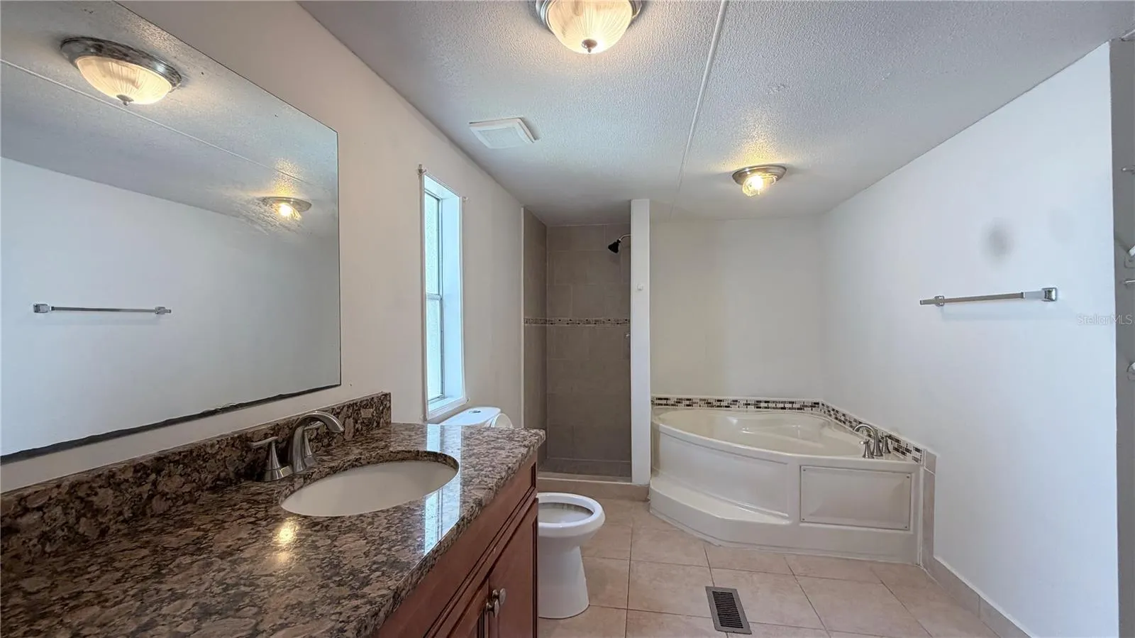 821 NAVAJO DR