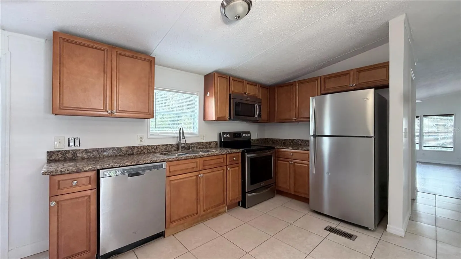 821 NAVAJO DR