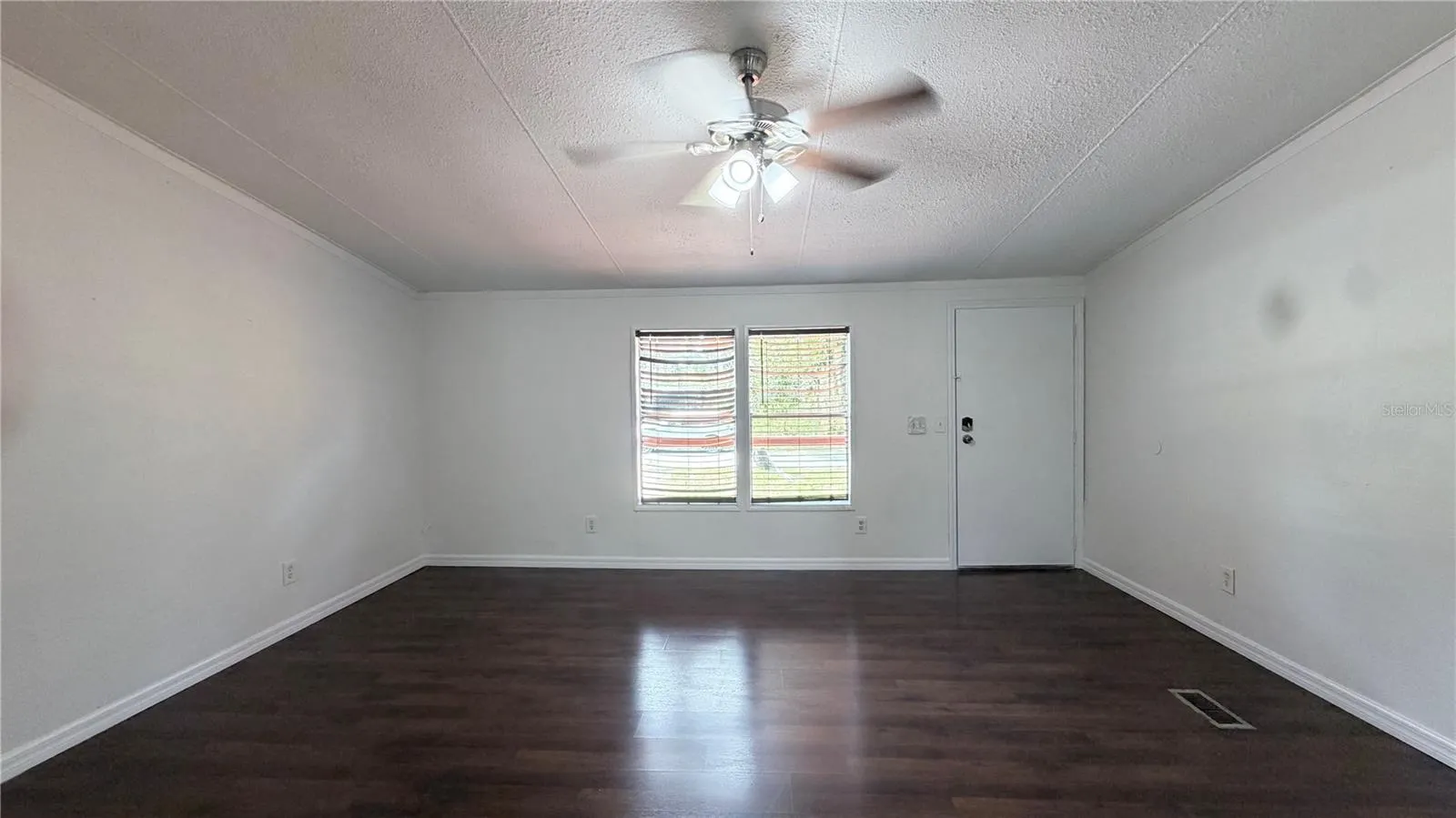 821 NAVAJO DR