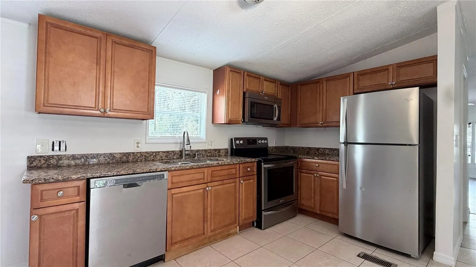 821 NAVAJO DR