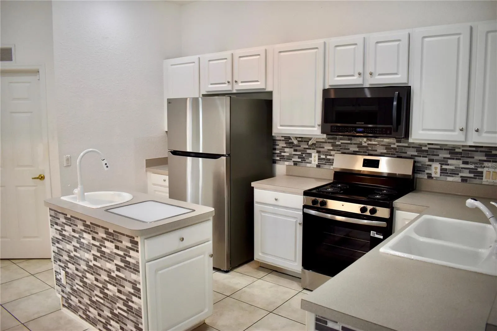 957 VIA BIANCA DR