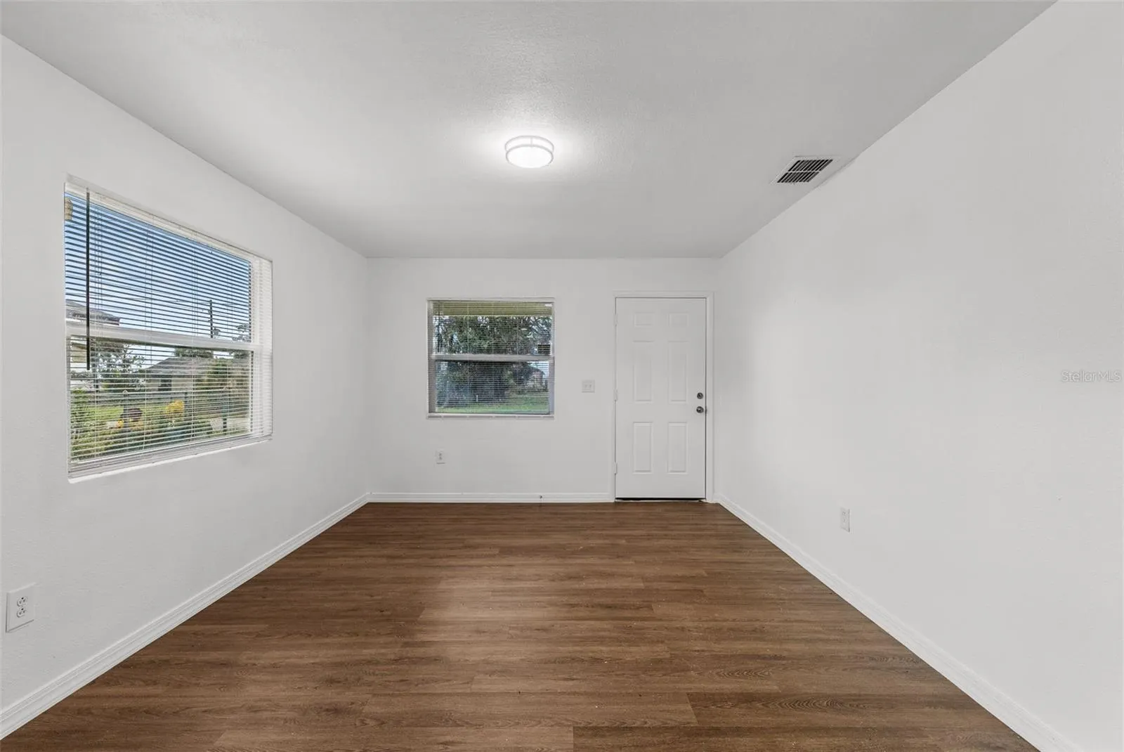 825 BOOKER AVE