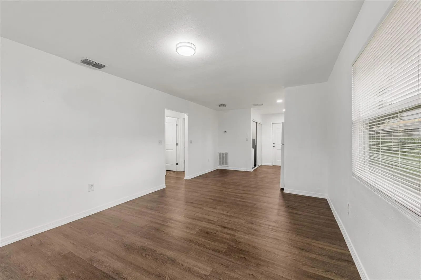 825 BOOKER AVE