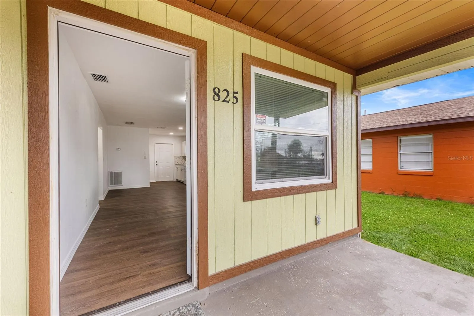 825 BOOKER AVE