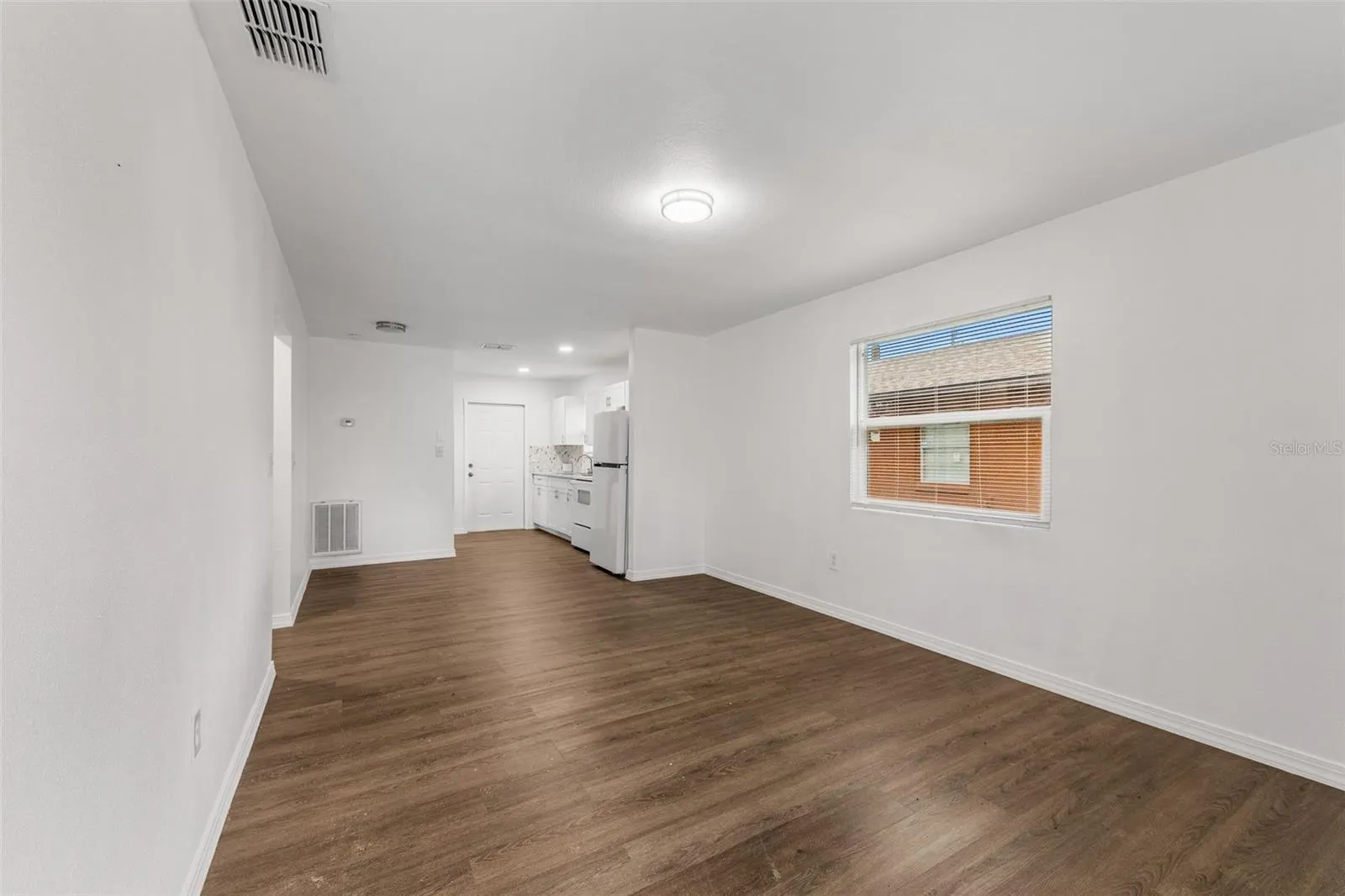 825 BOOKER AVE