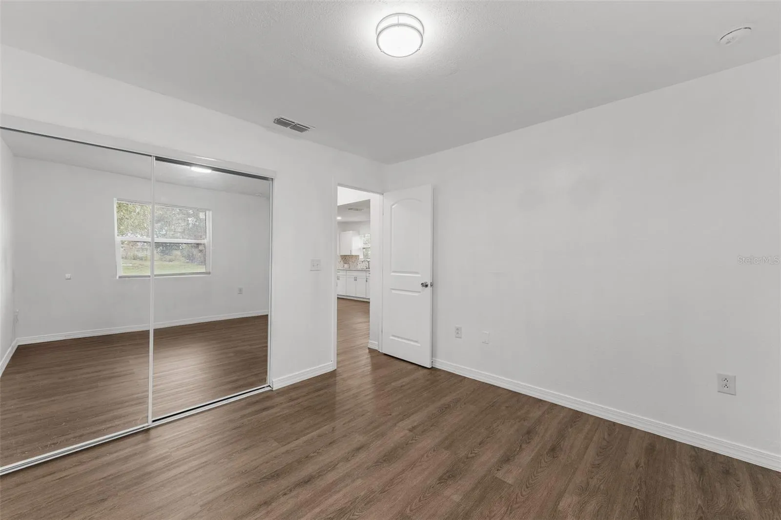 825 BOOKER AVE