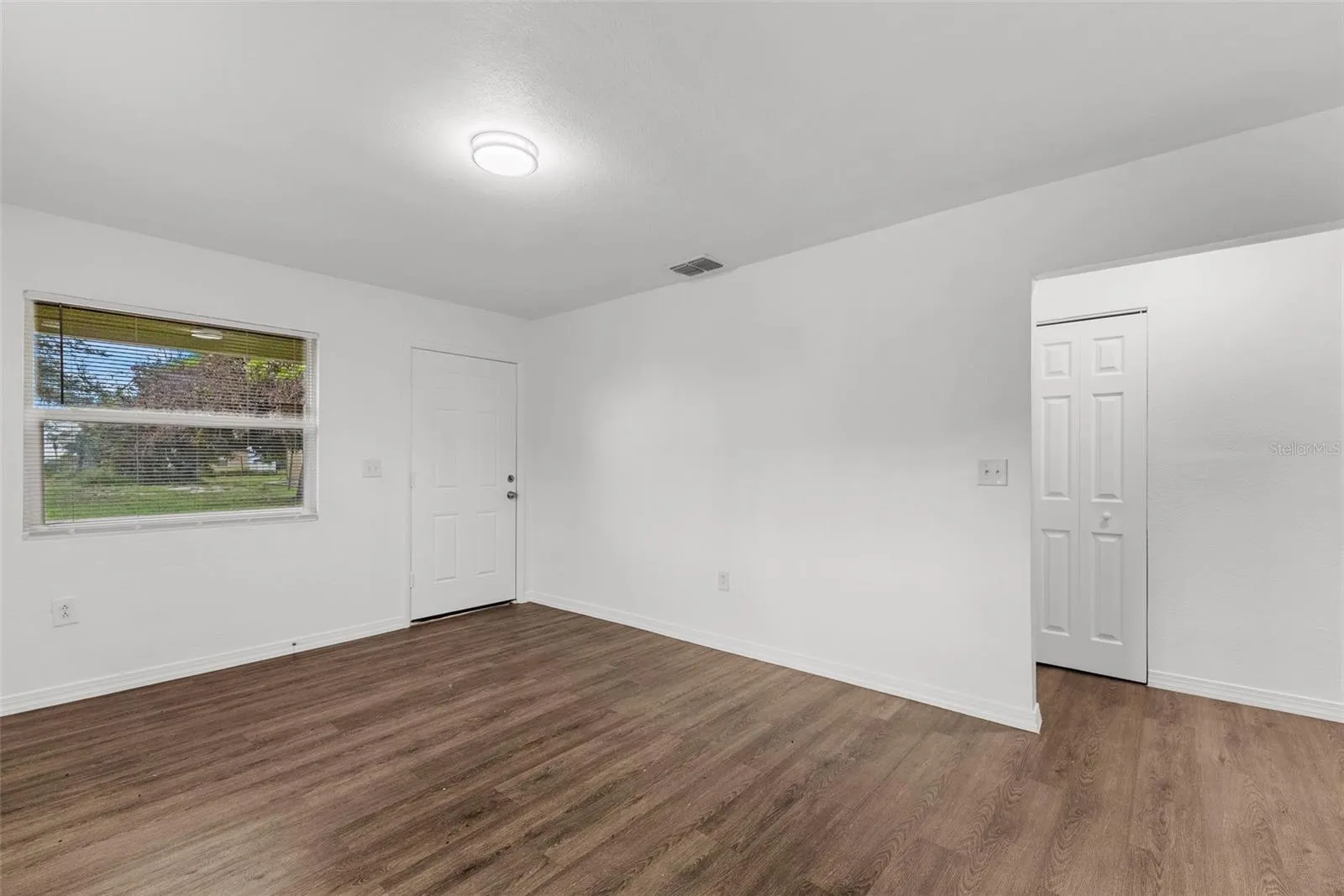 825 BOOKER AVE