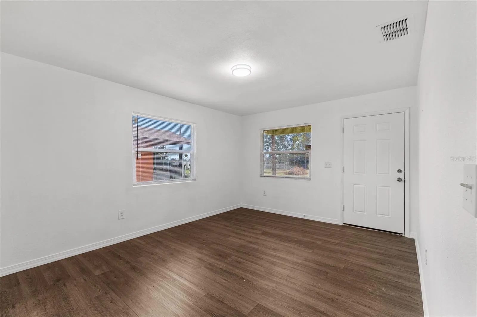 825 BOOKER AVE