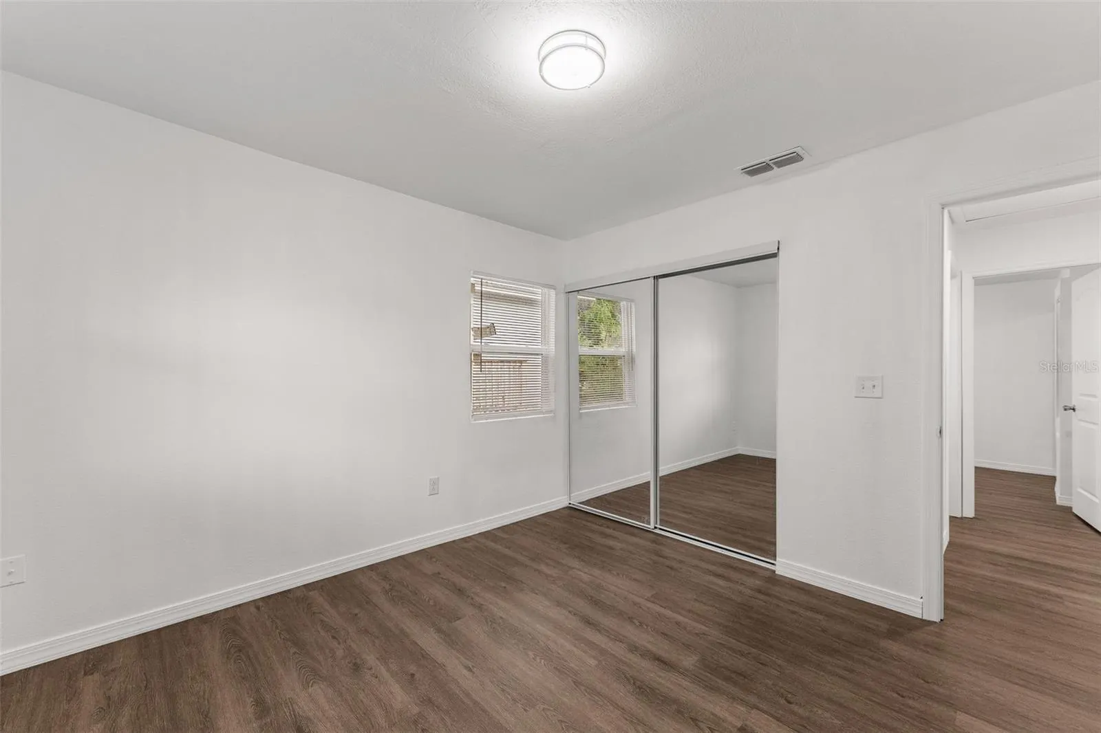 825 BOOKER AVE
