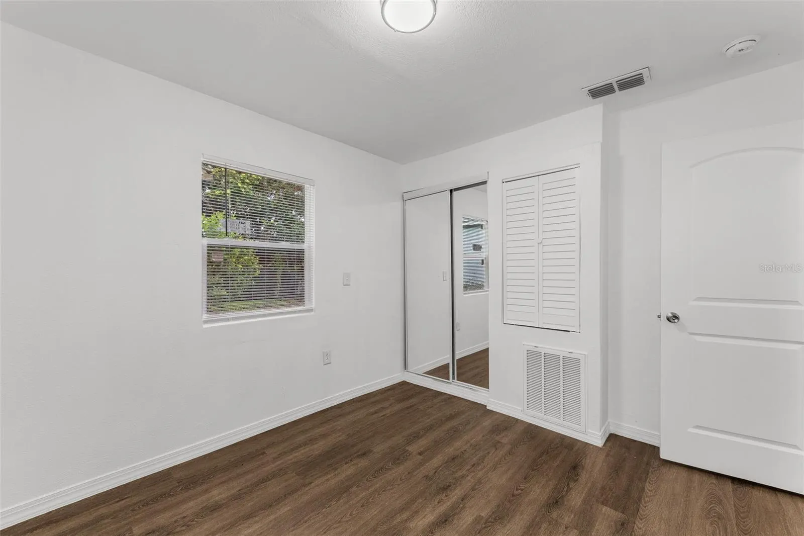 825 BOOKER AVE