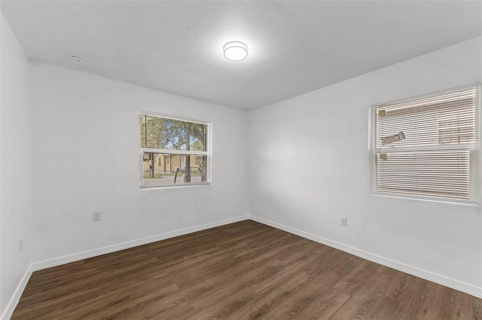 825 BOOKER AVE