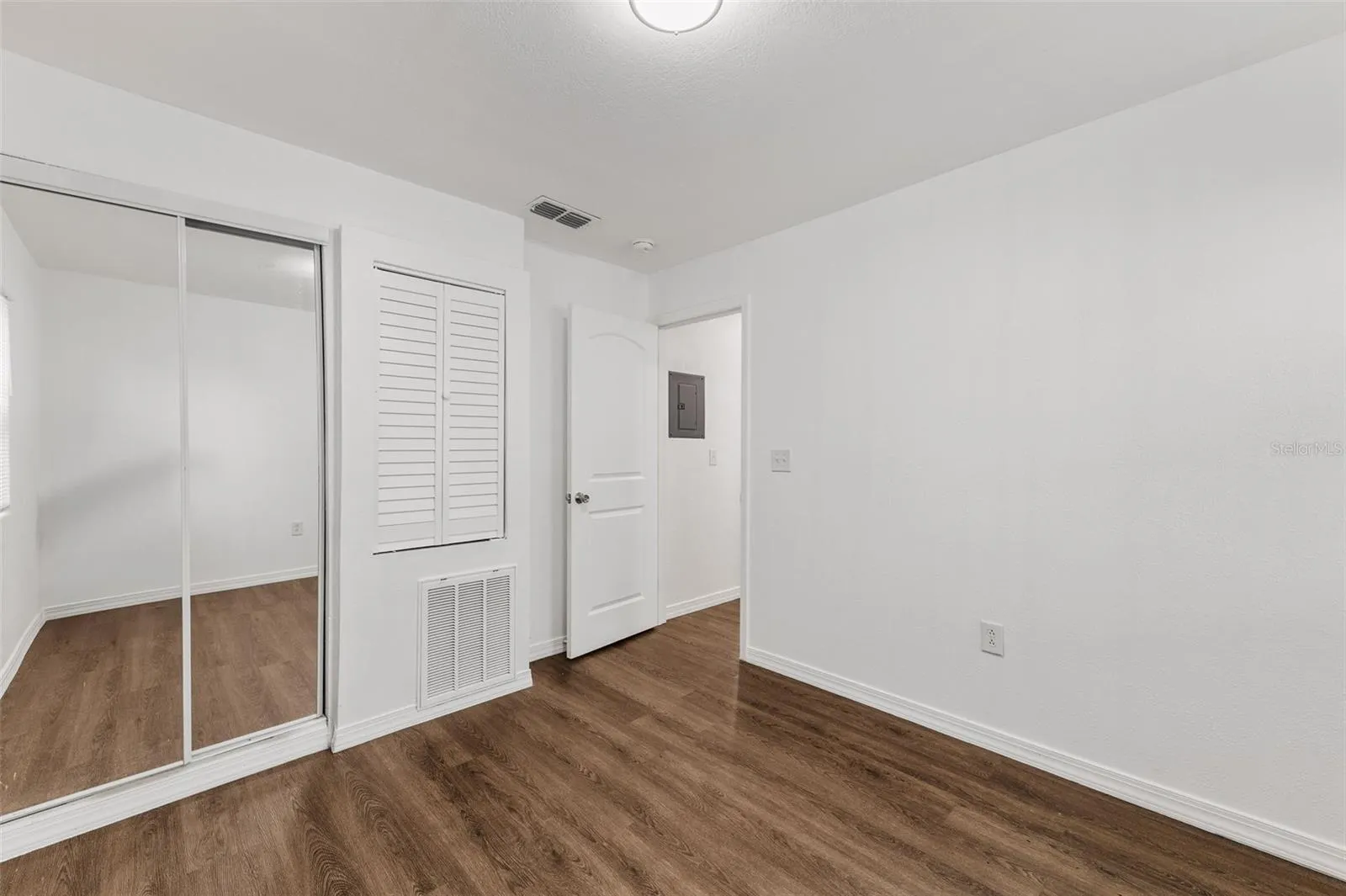 825 BOOKER AVE