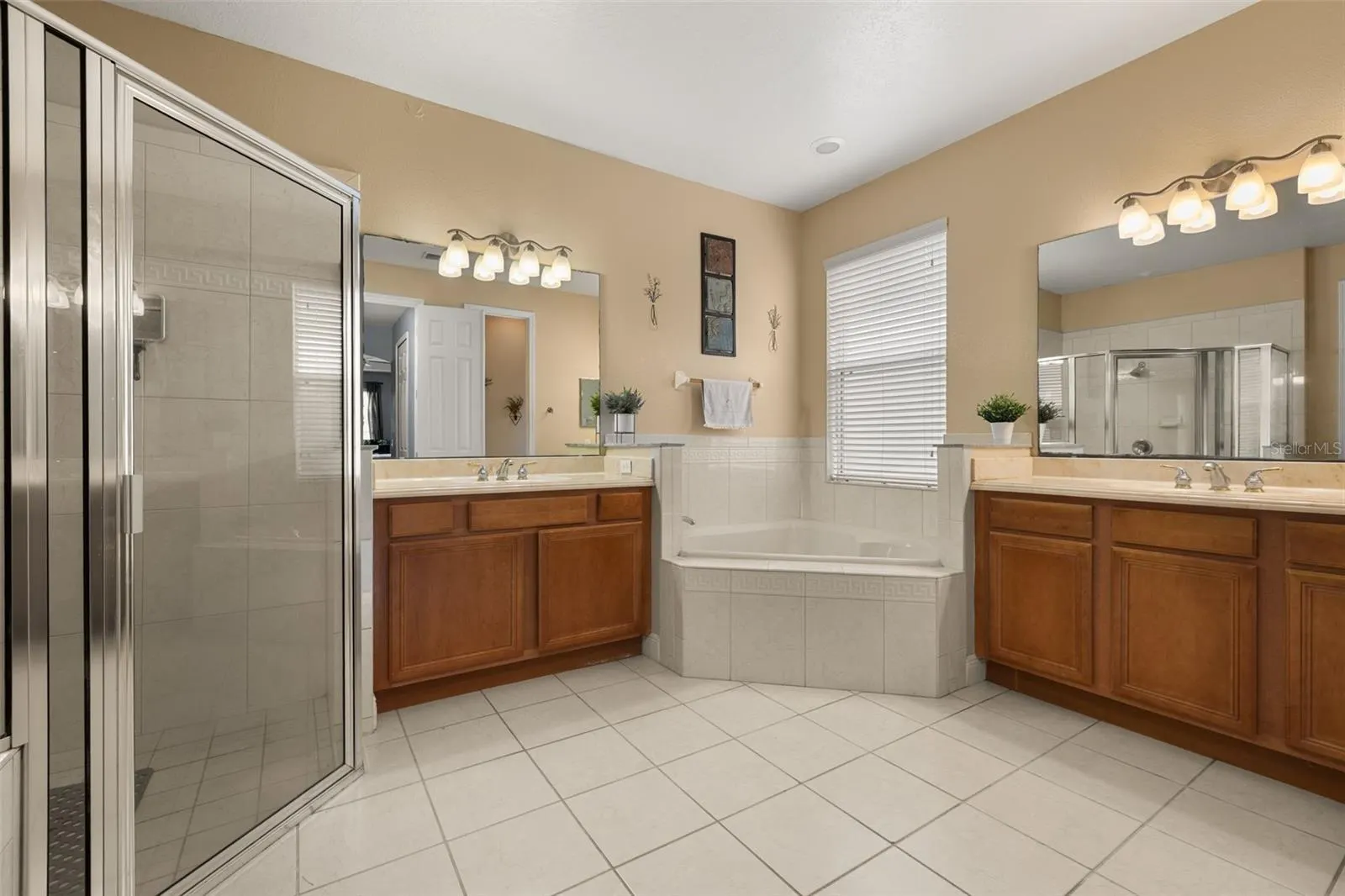 3713 EAGLE ISLE CIR