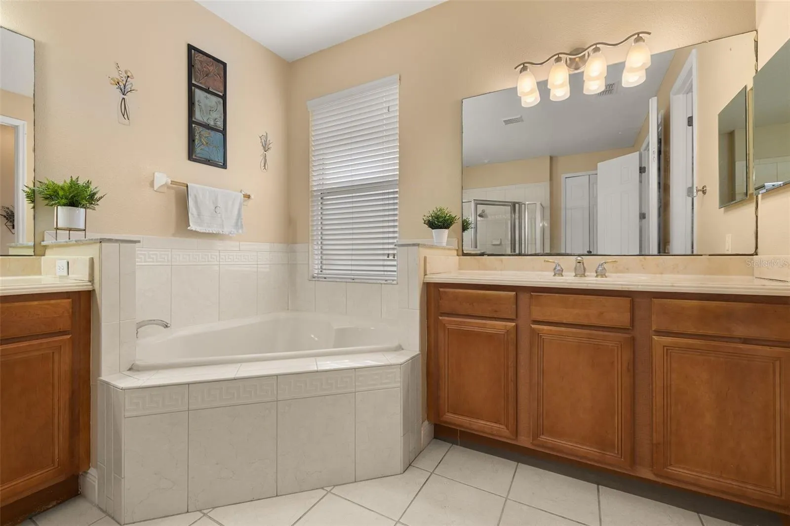 3713 EAGLE ISLE CIR