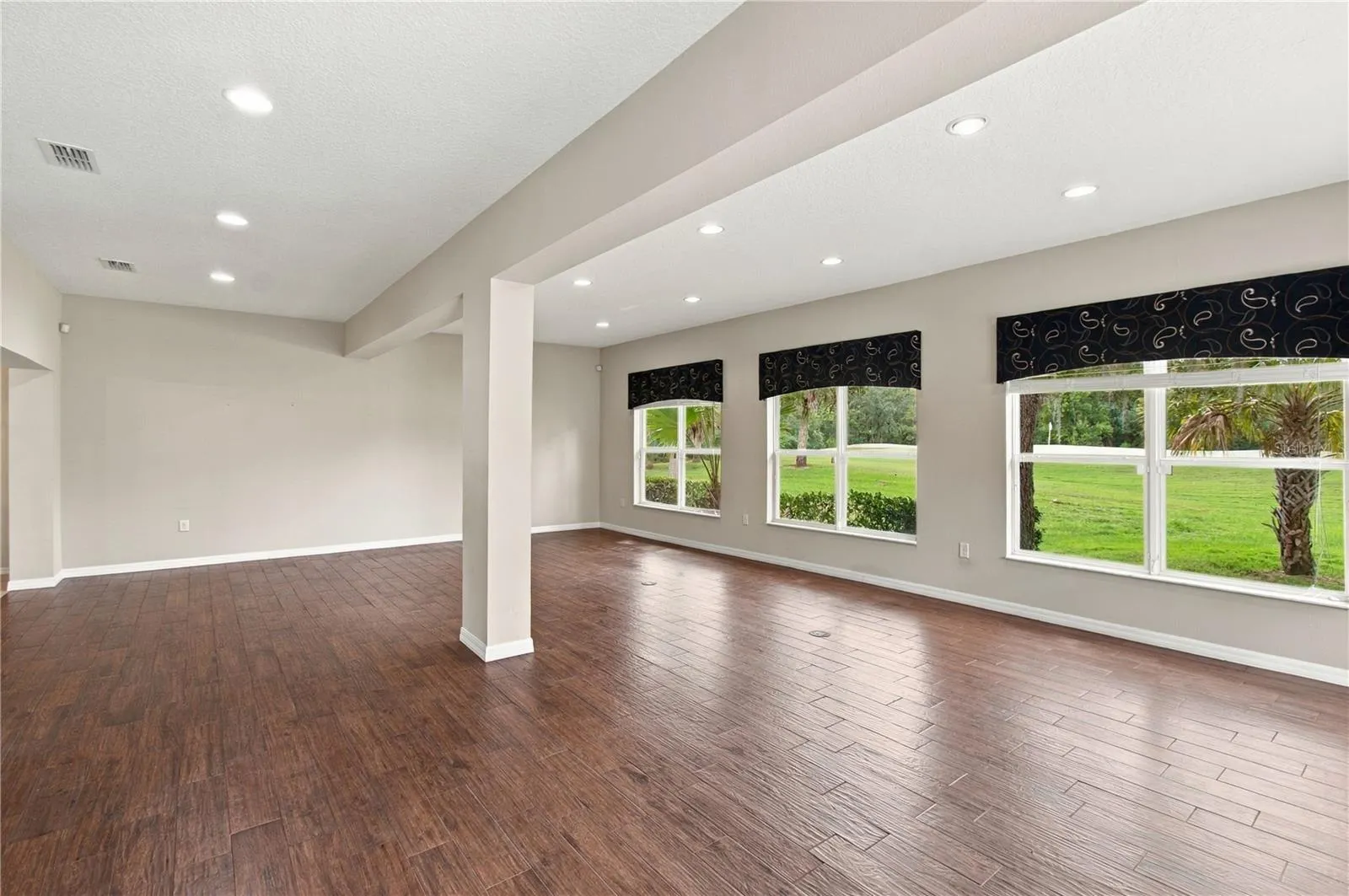 352 HAMRICK DR