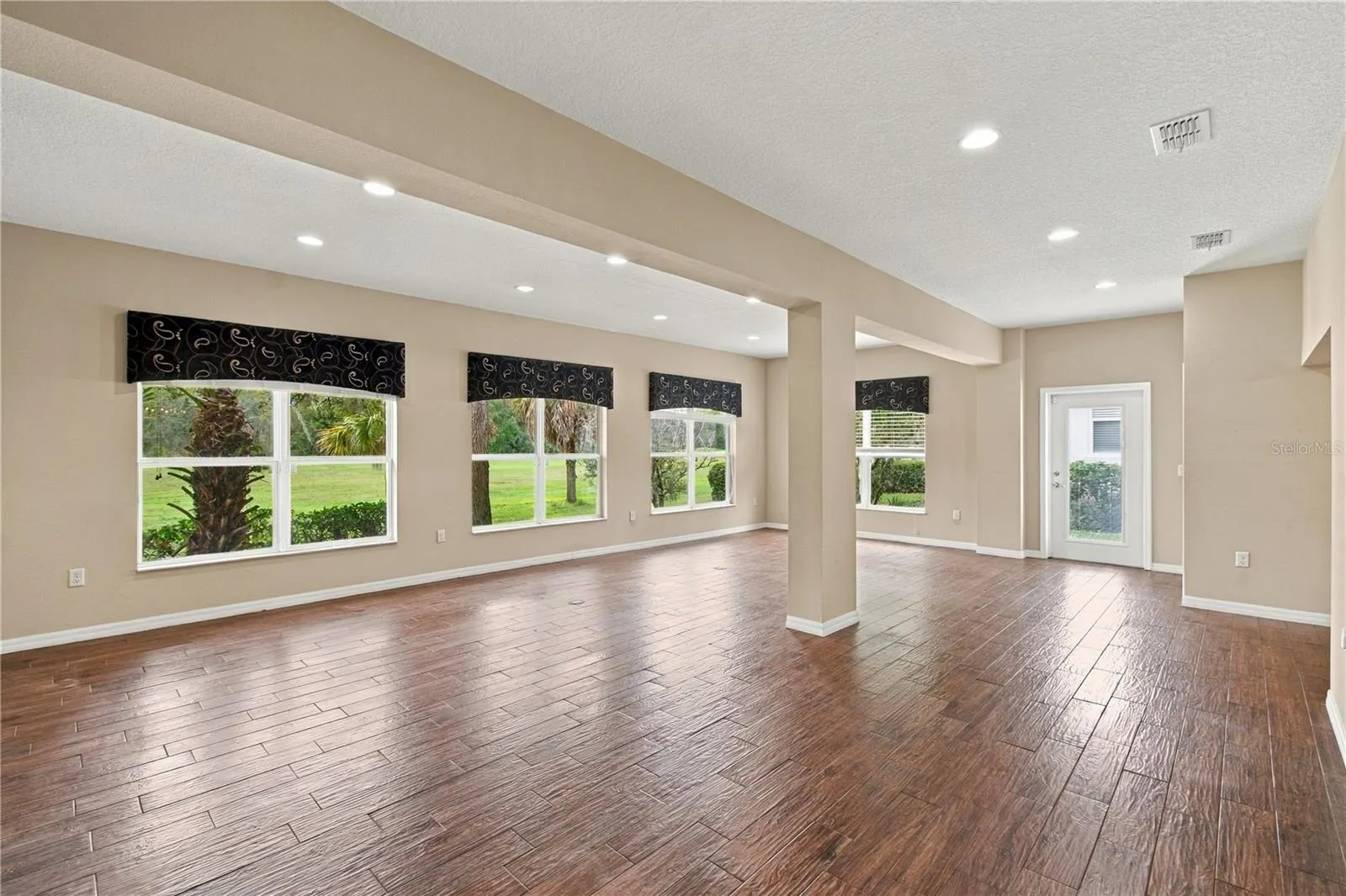 352 HAMRICK DR