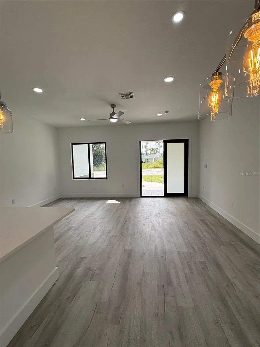 339 ROADRUNNER AVE