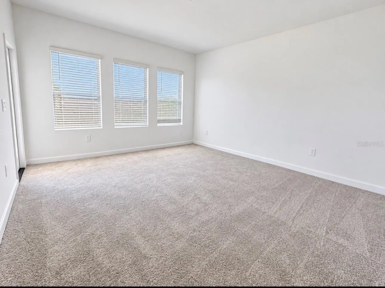 5554 FIONA LN