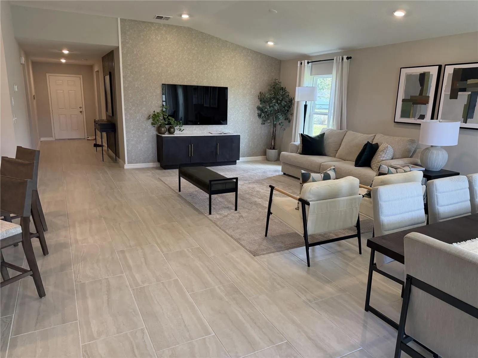 2602 LOLA LN
