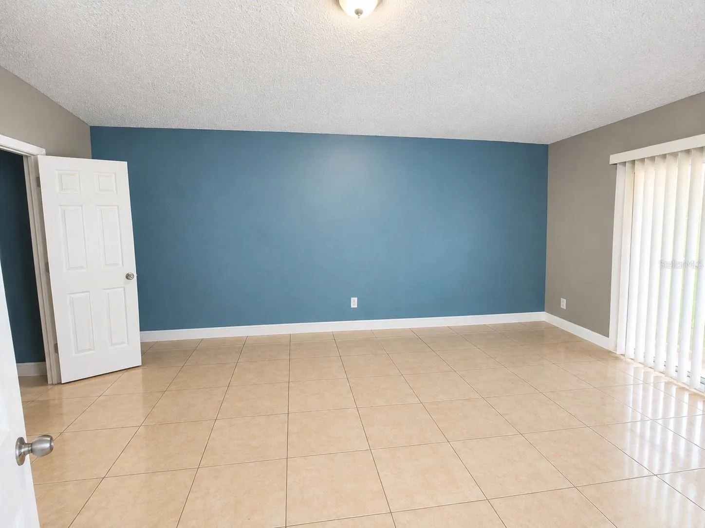 1017 DUDLEY DR