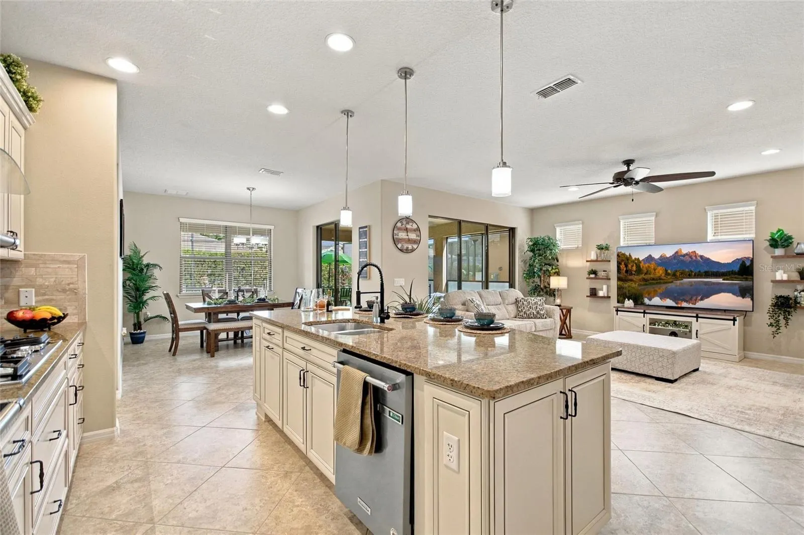 492 PONTEVEDRA RD