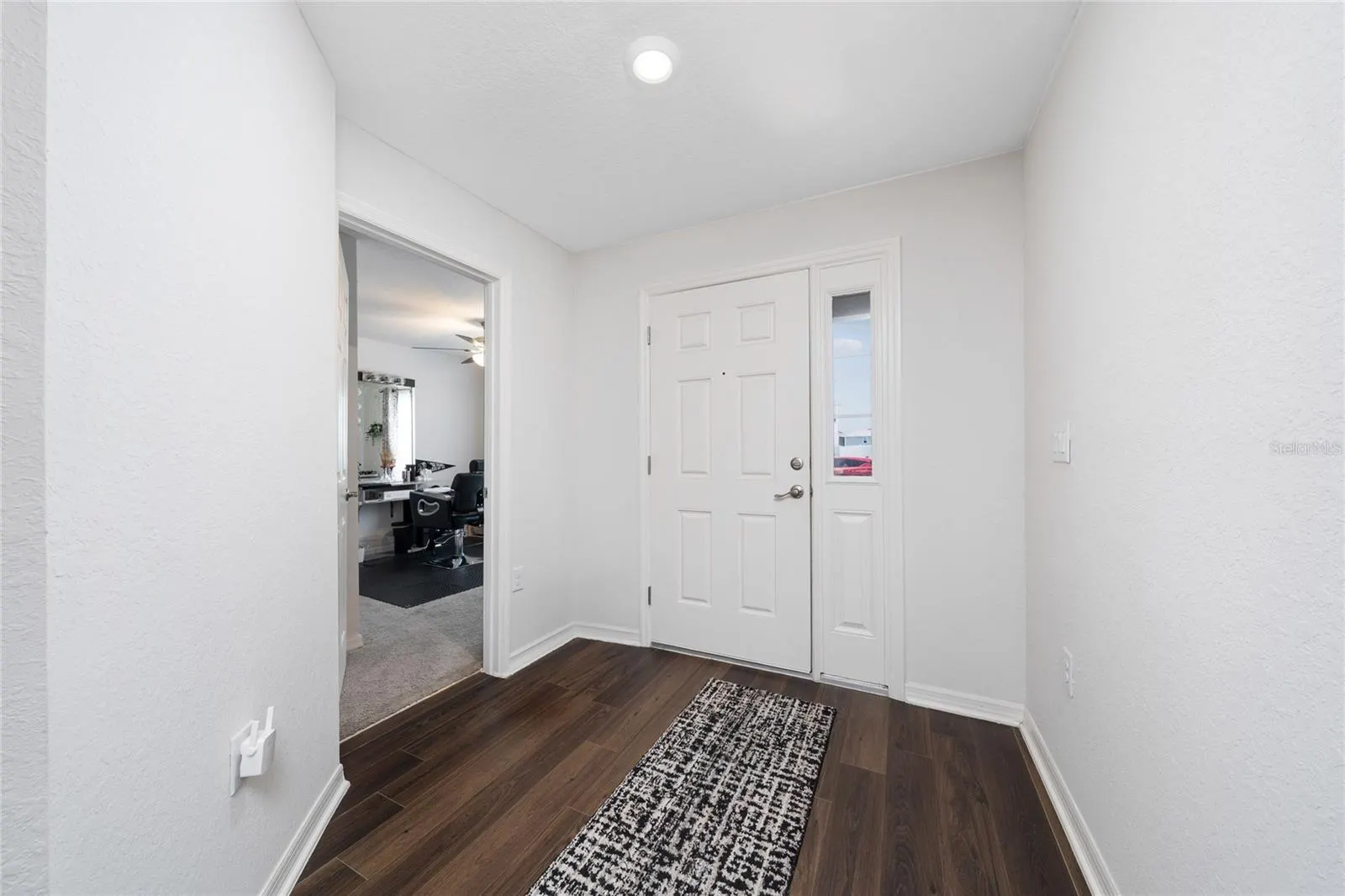1563 EUCALYPTUS WAY