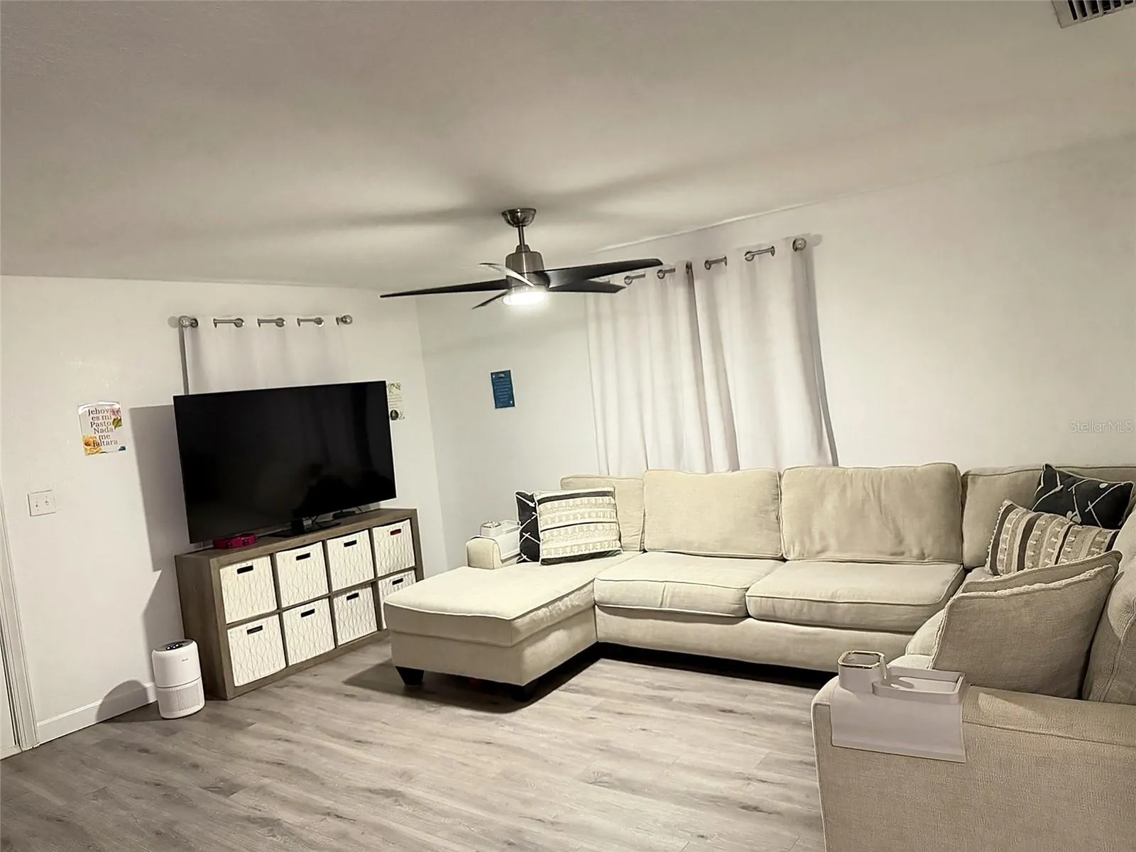 305 W WELLINGTON DR