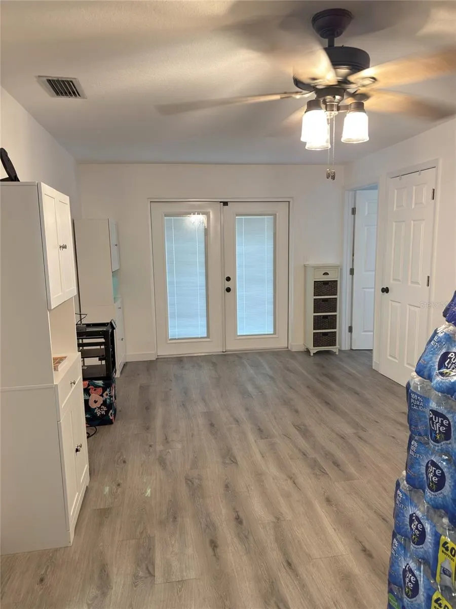 305 W WELLINGTON DR