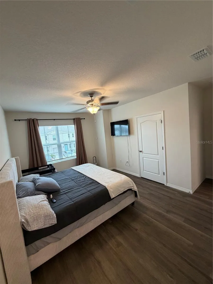 1241 BALSAM DR
