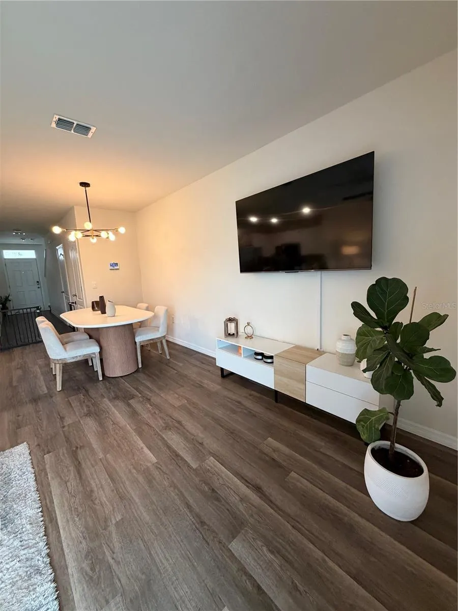 1241 BALSAM DR