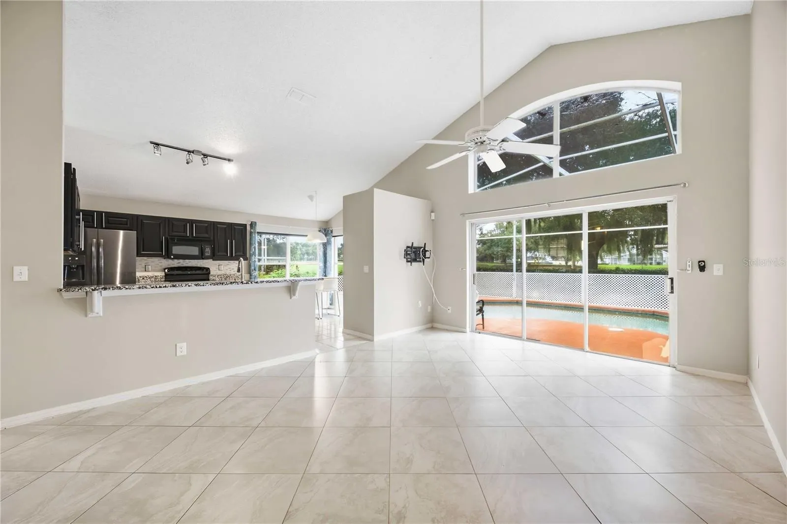 2211 MALLORY CIR
