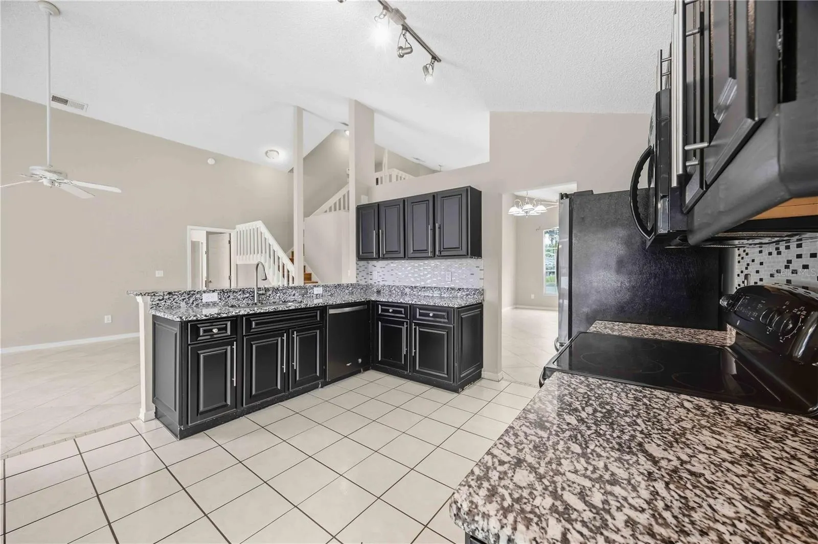 2211 MALLORY CIR