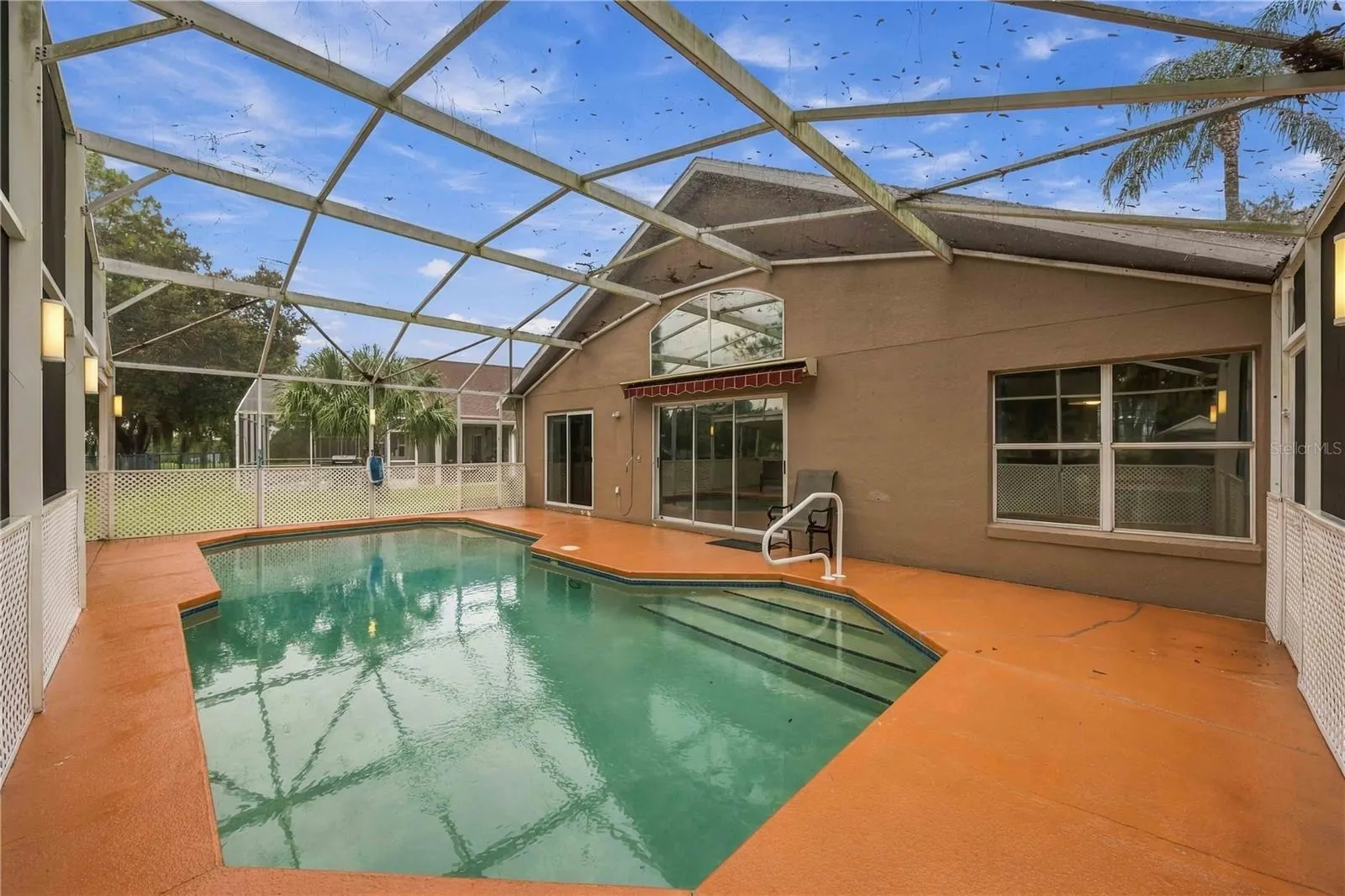2211 MALLORY CIR