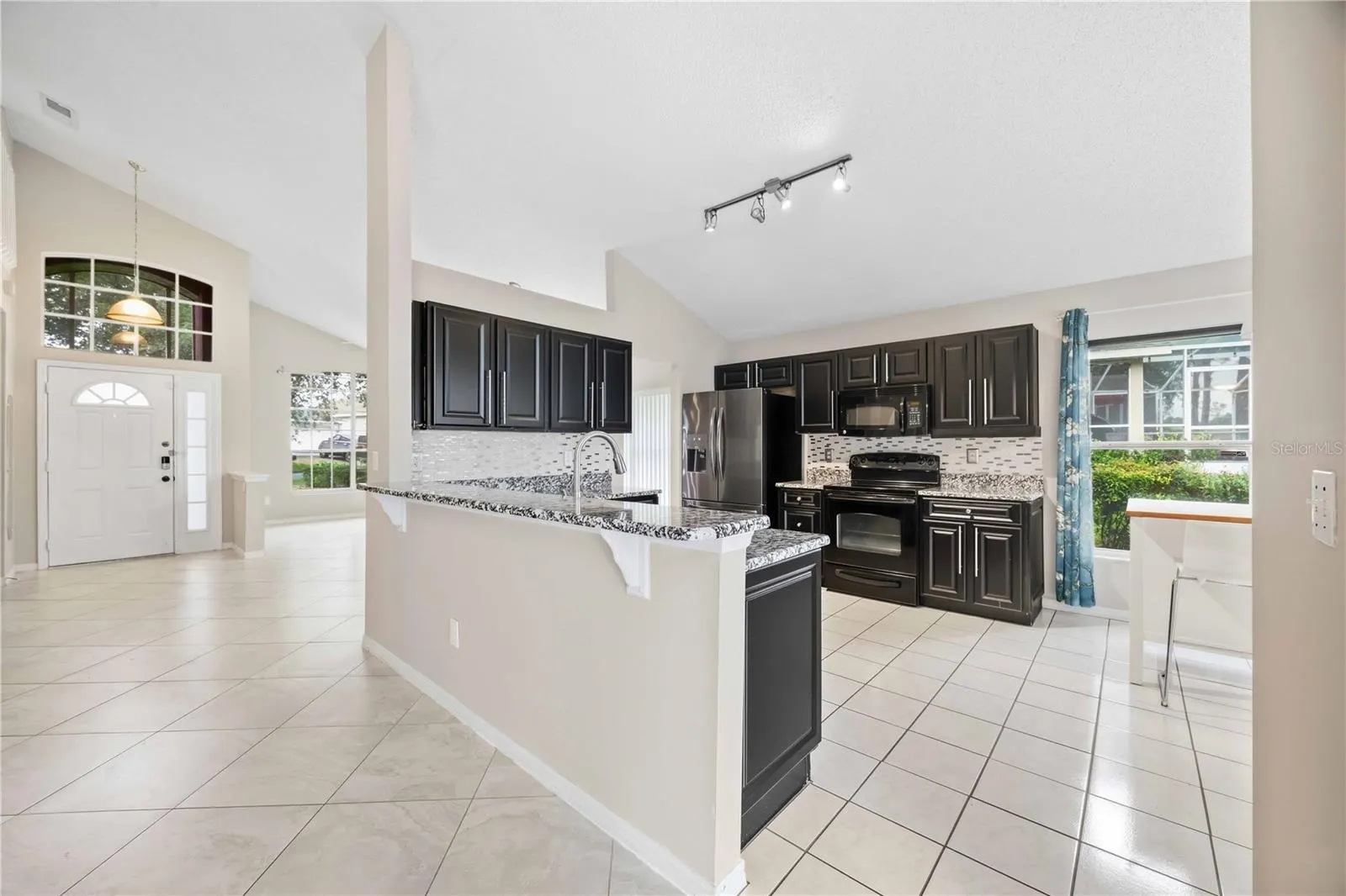 2211 MALLORY CIR
