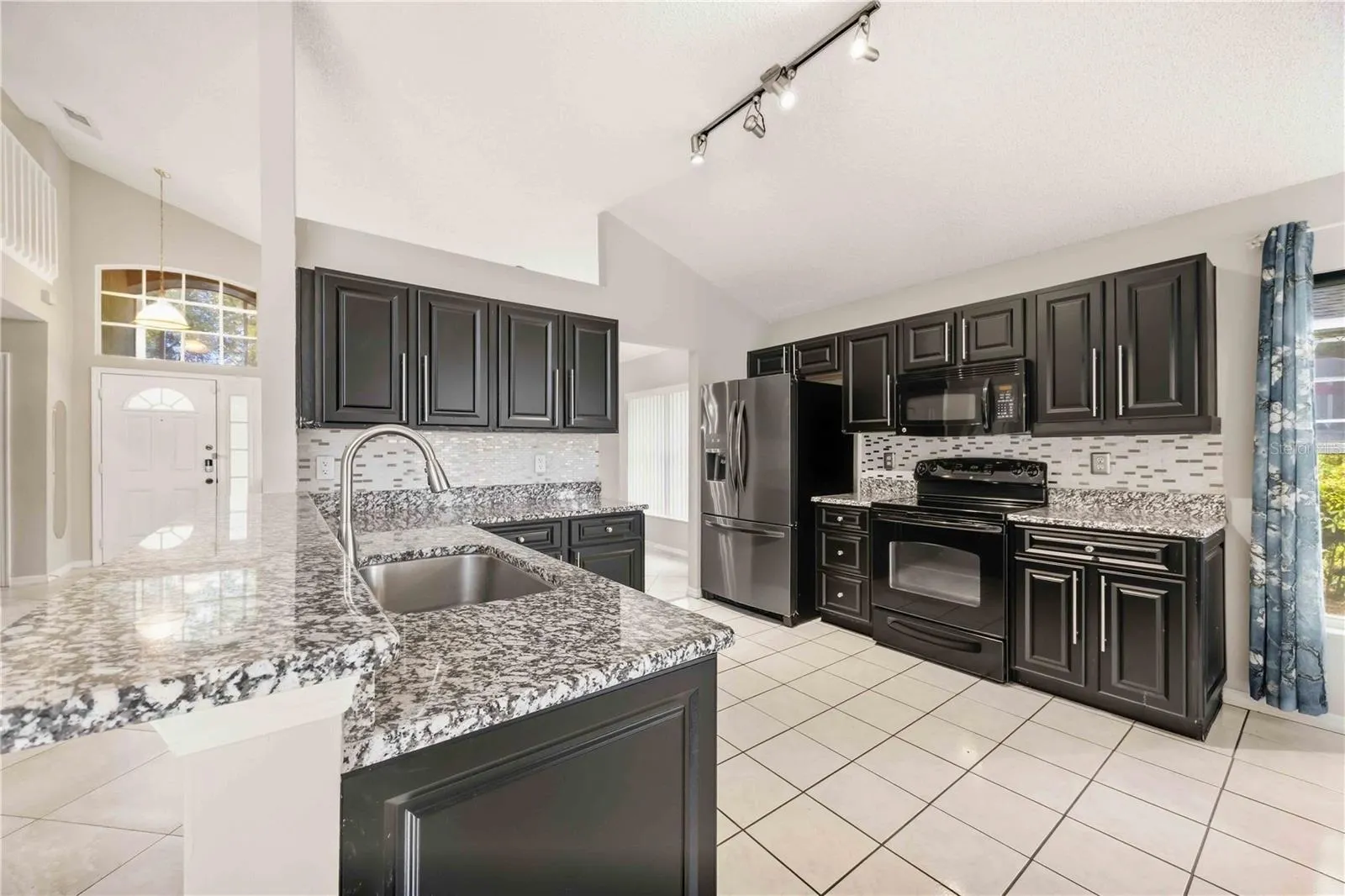 2211 MALLORY CIR
