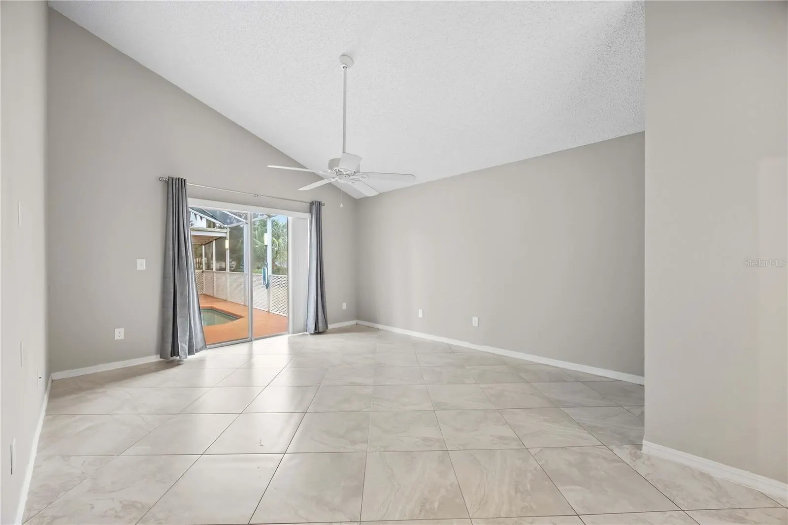 2211 MALLORY CIR