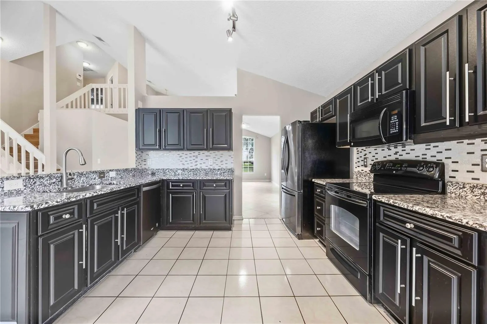 2211 MALLORY CIR